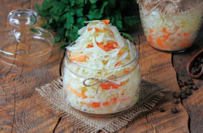 Квашеная капуста классическая в банках