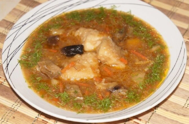 Щи с рыбой и грибами