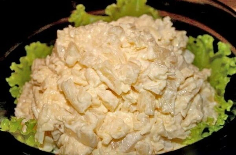 Сладкий салат с кальмарами