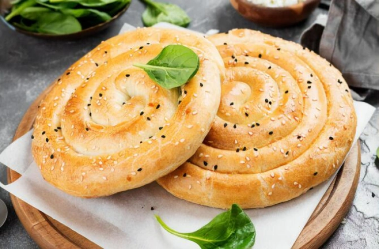 Вертута с сыром, шпинатом и яйцами