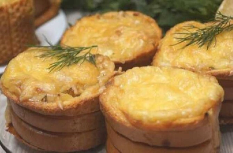Горячая закуска пирожки из багета "Ленивая жена"