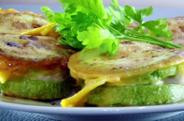 Закуска из мяса птицы и кабачков в кляре «Двойное удовольствие»