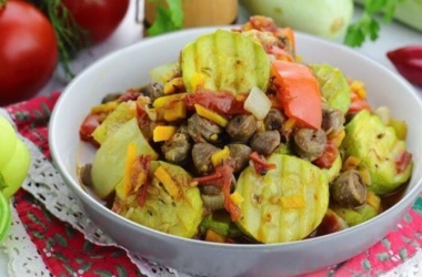 Рагу с куриными сердцами и кабачками