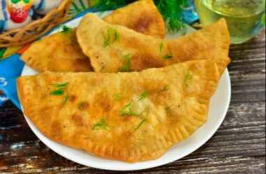 Чебуреки со свиным и говяжьим фаршем