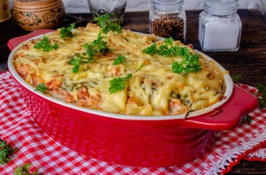 Лазанья из макарон с куриным фаршем и овощами 